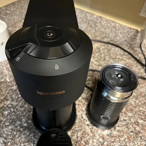 Nespresso Vertuo - Picture 3 of 4